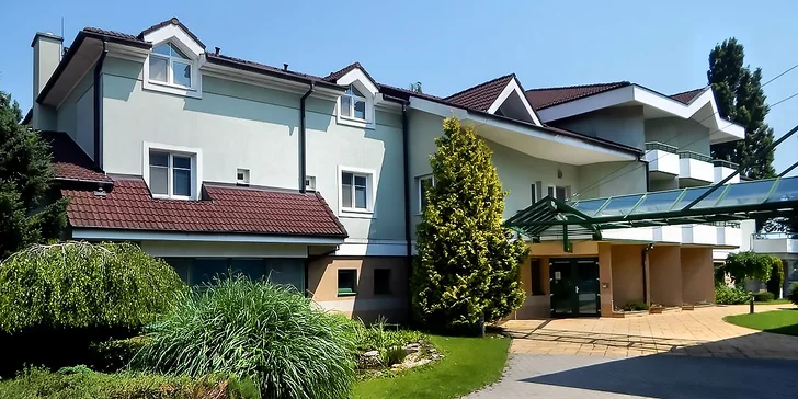 Dovolenka na slnečných jazerách pre dvoch s polpenziou a vstupom do AQUAPARK SENEC. Dieťa do 12 rokov za zvýhodnených podmienok!