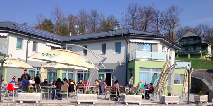 Panoramatický wellness pobyt pre dve osoby s bohatou polpenziou na úpätí inoveckých vrchov