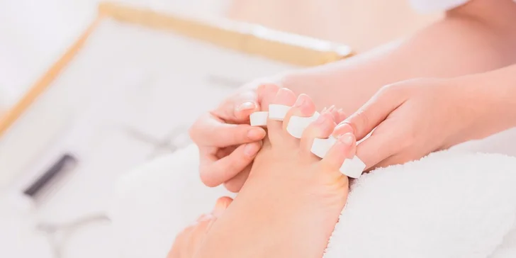 Kombinovaná pedikúra alebo pedikúra s lakovaním Shellac
