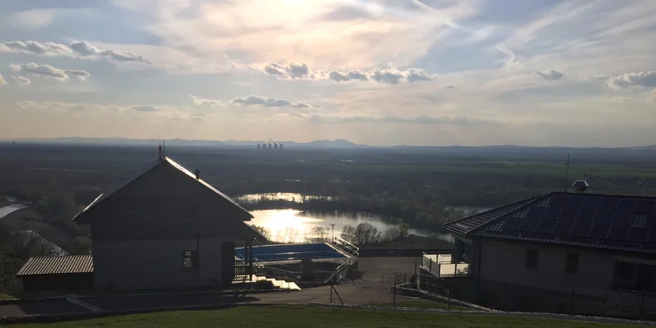 Panoramatický wellness pobyt pre dve osoby s bohatou polpenziou na úpätí inoveckých vrchov
