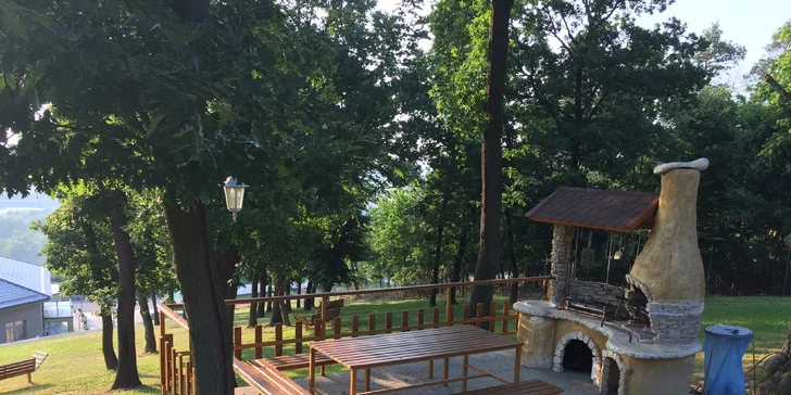 Panoramatický wellness pobyt pre dve osoby s bohatou polpenziou na úpätí inoveckých vrchov