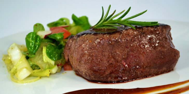 Jelení steak so šípkovou omáčkou alebo rodinné menu pre 4 osoby