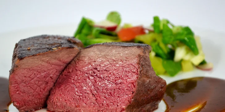 Jelení steak so šípkovou omáčkou alebo rodinné menu pre 4 osoby
