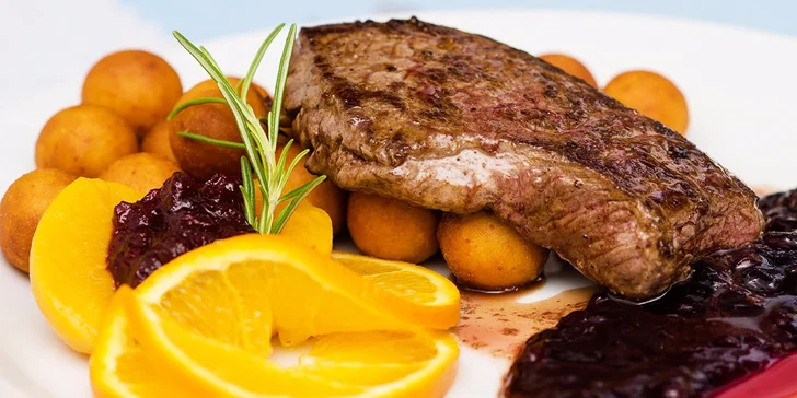 Exkluzívne menu v centre Starého mesta. Dajte si grilovaného lososa alebo jelení steak!