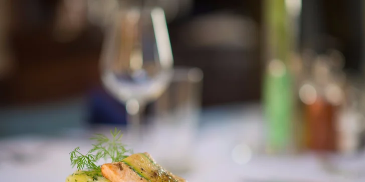 Exkluzívne menu v centre Starého mesta. Dajte si grilovaného lososa alebo jelení steak!