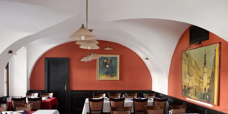 Exkluzívne menu v centre Starého mesta. Dajte si grilovaného lososa alebo jelení steak!