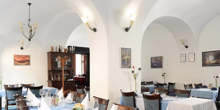 Exkluzívne menu v centre Starého mesta. Dajte si grilovaného lososa alebo jelení steak!
