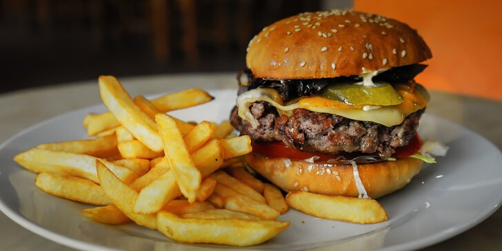 Perfektný burger v novootvorenej reštaurácii City Burger. Obohatené o chutnú novinku Bacon Burger!