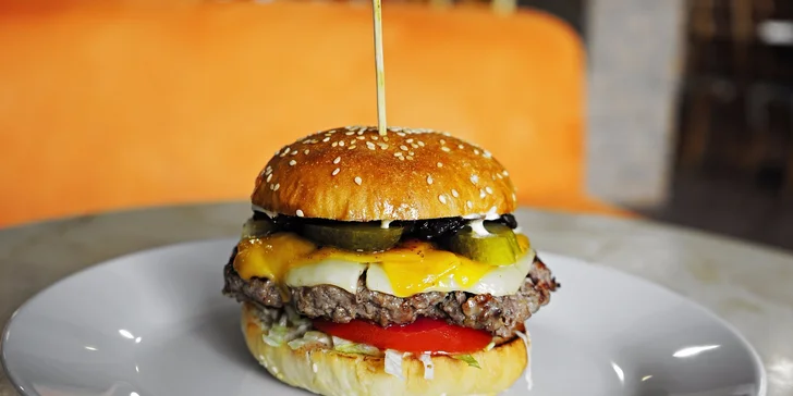 Perfektný burger v novootvorenej reštaurácii City Burger. Obohatené o chutnú novinku Bacon Burger!