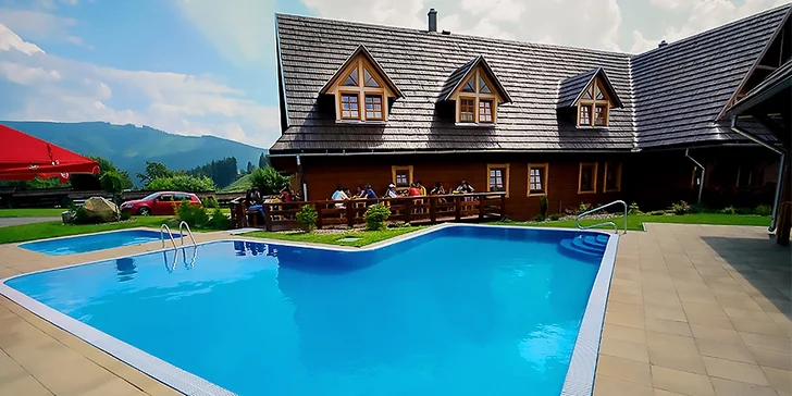 Letný pobyt v obľúbenom penzióne Schweintaal*** s bazénom a možnosťou wellness v Nízkych Tatrách. Jedno dieťa do 12 rokov ubytovanie ZDARMA