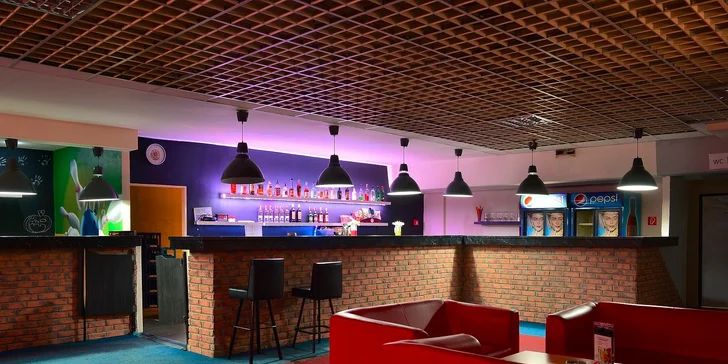 Hodina zábavy na biliarde či bowlingu