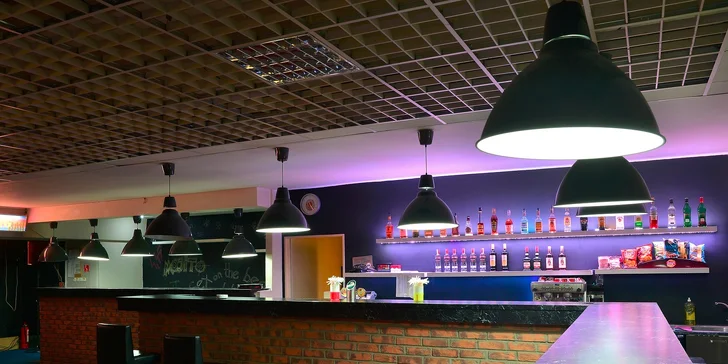 Hodina zábavy na biliarde či bowlingu
