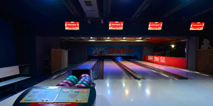 Hodina zábavy na biliarde či bowlingu