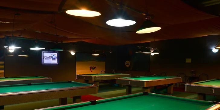 Hodina zábavy na biliarde či bowlingu