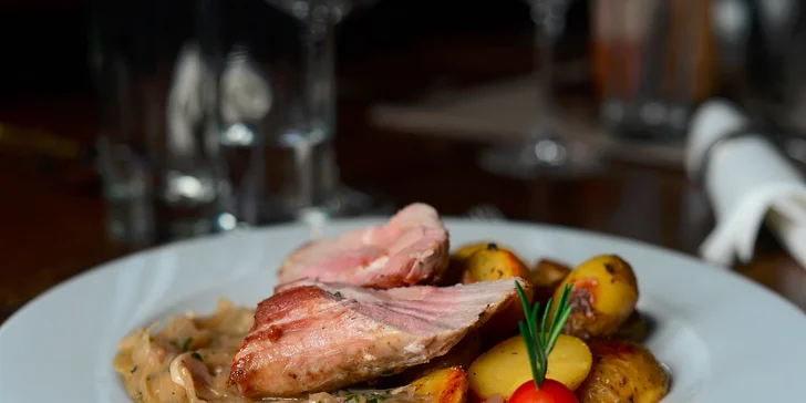 Oslávte promócie honosným obedom! 3-chodové menu s bravčovou panenkou alebo grilovaným zubáčom a aperitívom!