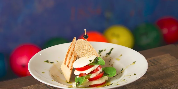 Slávnostné promočné dvojchodové alebo štvorchodové menu a bowling