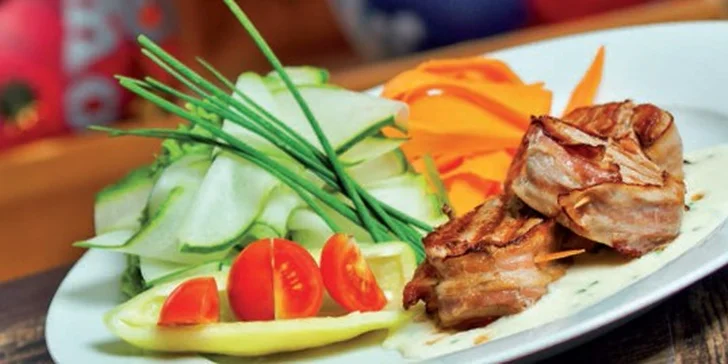 Slávnostné promočné dvojchodové alebo štvorchodové menu a bowling