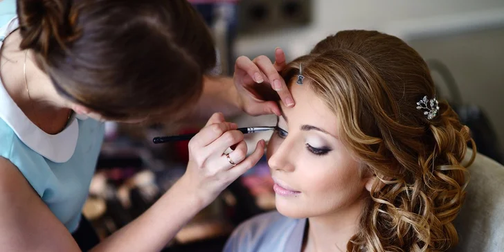 Na letné večery aj do práce! Slávnostné líčenie či kurz sebalíčenia s Mary Kay