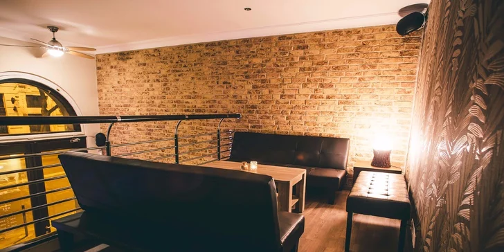 Roztočte to v štýle 90. rokov na párty v AVE café