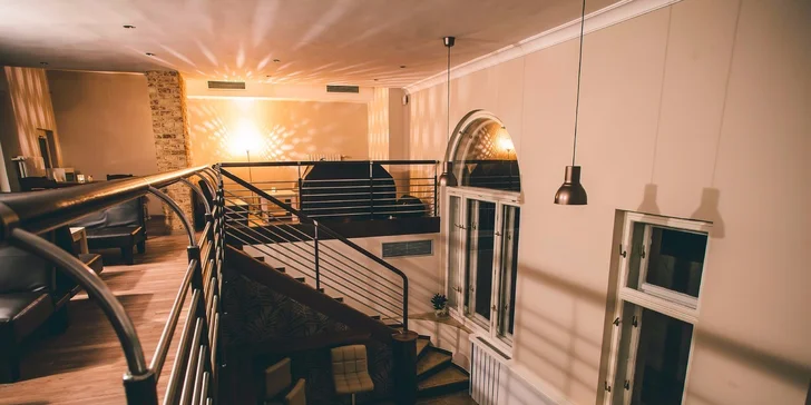 Roztočte to v štýle 90. rokov na párty v AVE café