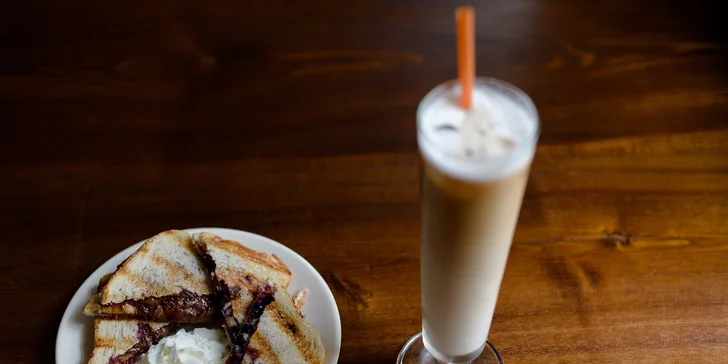 Sladké toasty s ľadovým čajom alebo latte v Ave Cafe