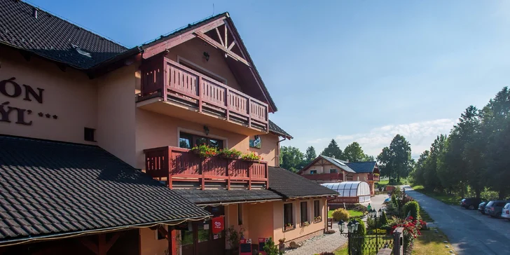 Dovolenka pri Bešeňovej v obľúbenom penzióne Motýľ*** s vyhrievaným bazénom, wellness, aktivitami a zvýhodnením pre dieťa do 12 rokov!