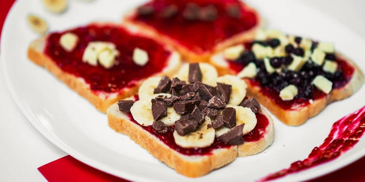 Sladké toasty s ľadovým čajom alebo latte v Ave Cafe