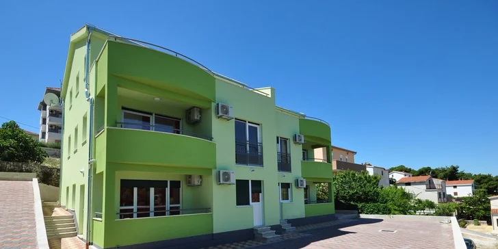 Slnečná dovolenka v Chorvátsku v apartmánoch či štúdiu pre 2 alebo 5 osôb