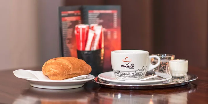 Cenná dávka životnej energie s espressom a croissantom či marlenkou