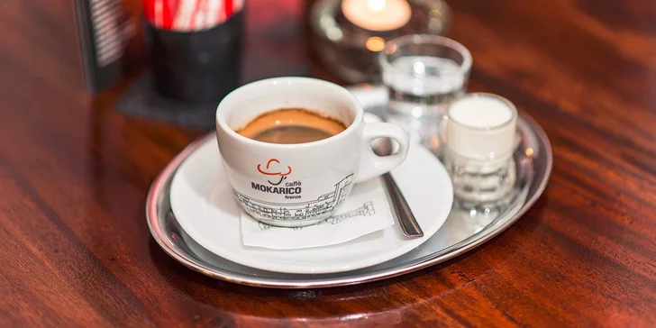 Cenná dávka životnej energie s espressom a croissantom či marlenkou