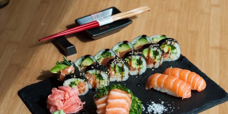 Sake set v EDO–KIN sushi & sake bar