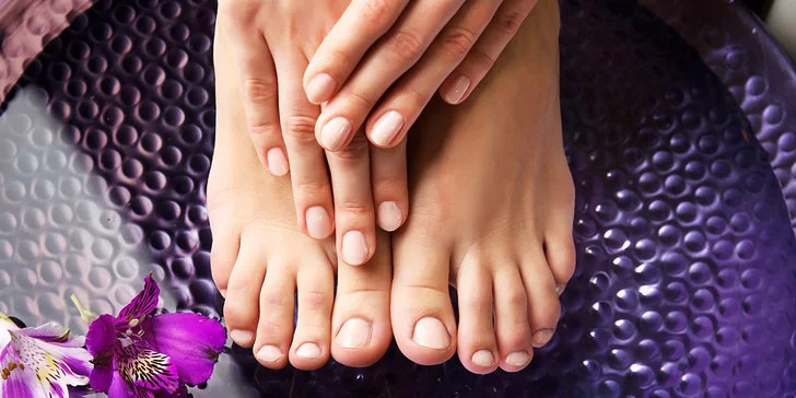 Klasická mokrá pedikúra alebo wellness pedikúra. Možnosť aj gél laku alebo masáž!