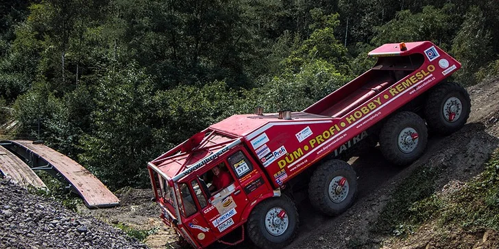 30 nadupaných minút za volantom Tatry 813 8X8 Truck Trial