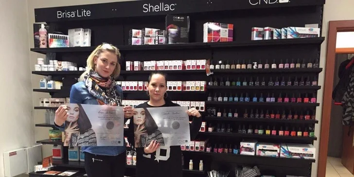 Shellac, velvet manikúra alebo dlhotrvácne lakovanie s radom Vinylux v profi salóne