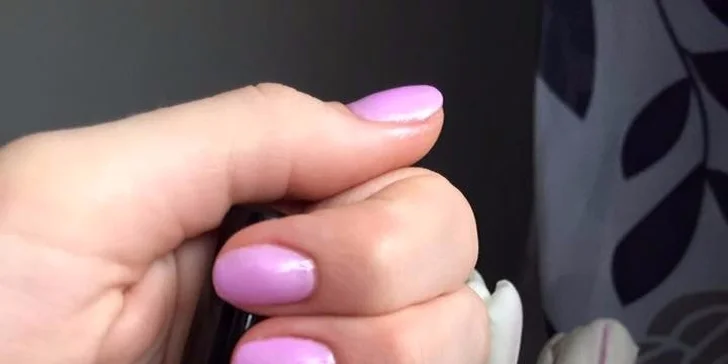 Shellac, velvet manikúra alebo dlhotrvácne lakovanie s radom Vinylux v profi salóne