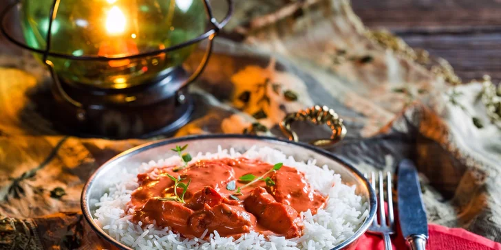Chicken tikka masala s basmati ryžou v Taj Mahal Indian Restaurant