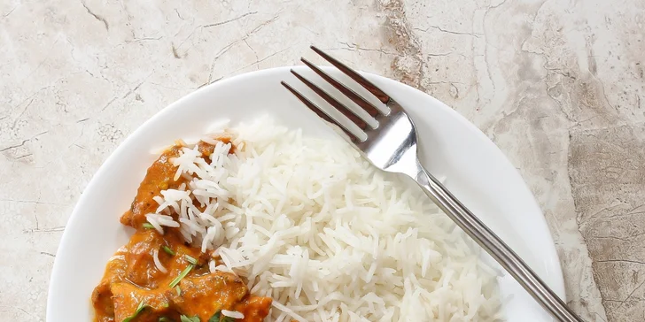 Chicken tikka masala s basmati ryžou v Taj Mahal Indian Restaurant
