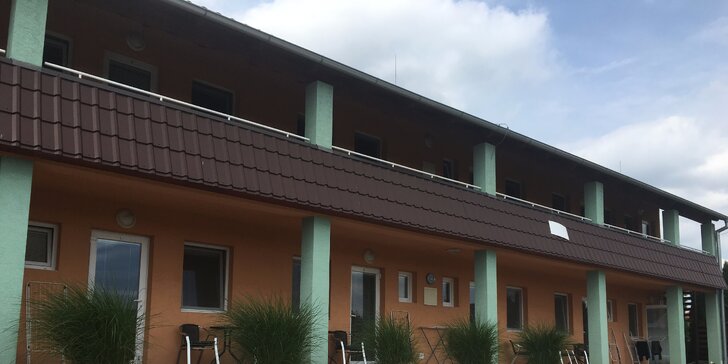 Pobyt pre 2 osoby v penzióne Adria na 3 až 4 dni so vstupom na termálne kúpalisko Podhájska! Deti do 11 r. pobyt ZDARMA!