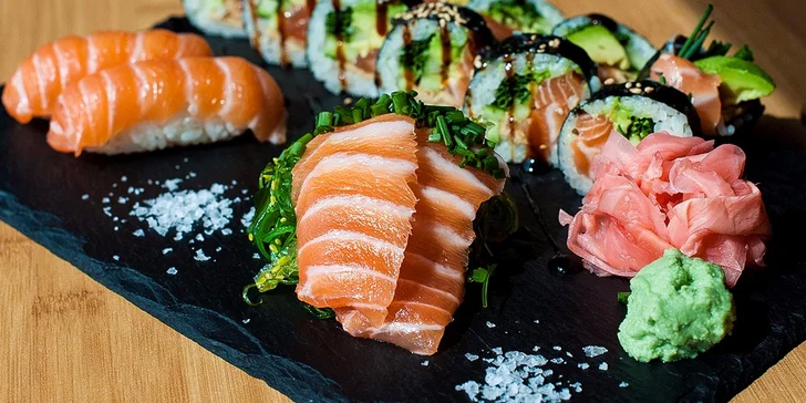 Sake set v EDO–KIN sushi & sake bar