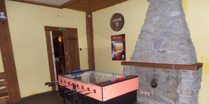Hamburger s hovädzím či kuracím mäsom a domácimi hranolčekmi v Rodeo Clube