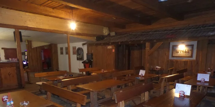 Hamburger s hovädzím či kuracím mäsom a domácimi hranolčekmi v Rodeo Clube