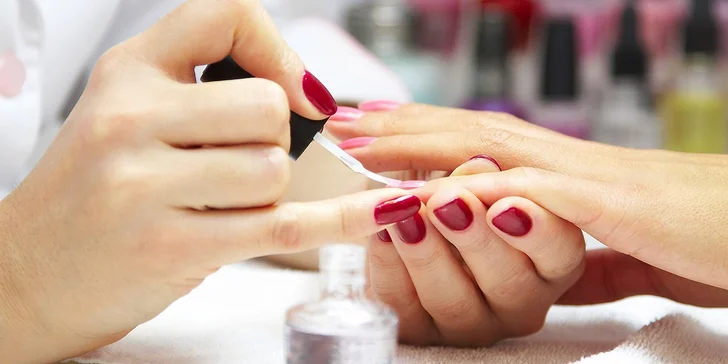 Klasická manikúra, japonská manikúra alebo permanentné Shellac lakovanie