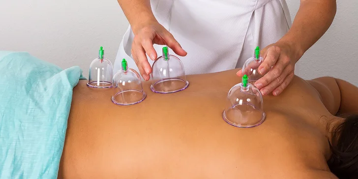 Masáž chrbta sklenenými bankami alebo luxusná aromamasáž