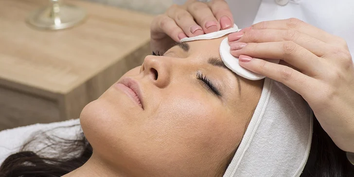 Farbenie a úprava obočia a mihalníc, hĺbkové čistenie alebo mezoterapia