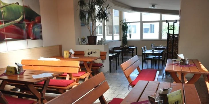 3 veľké svetlé čapované pivá Poutník 10° za cenu dvoch! Sledujte Majstrovstvá!