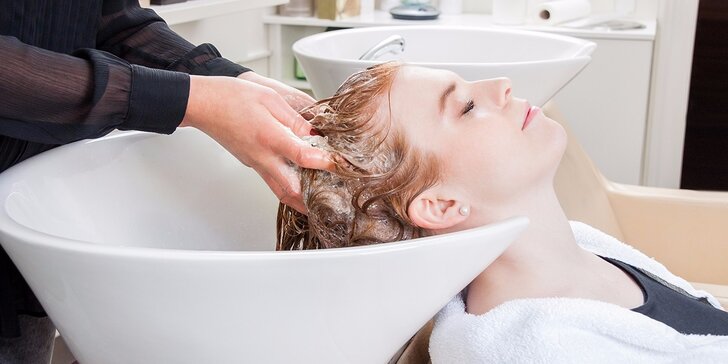 Dámsky strih či farbenie s ošetrením vlasov Mythic Oil so záverečnou úpravou vlasov