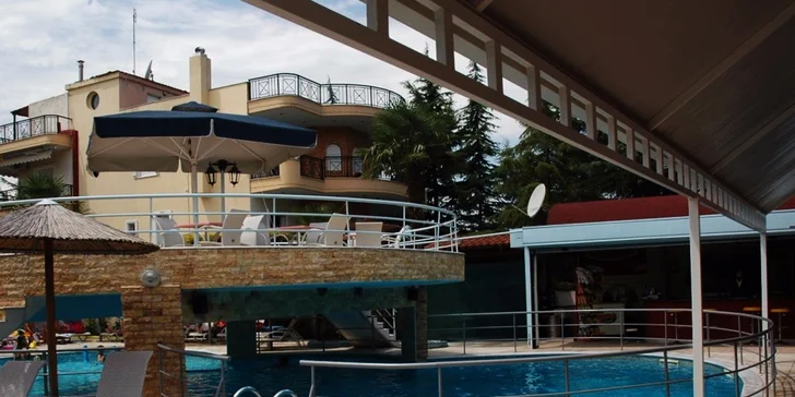 Letná dovolenka v Grécku s polpenziou v Hoteli Niko Paradise. Iba 100m od pláže!