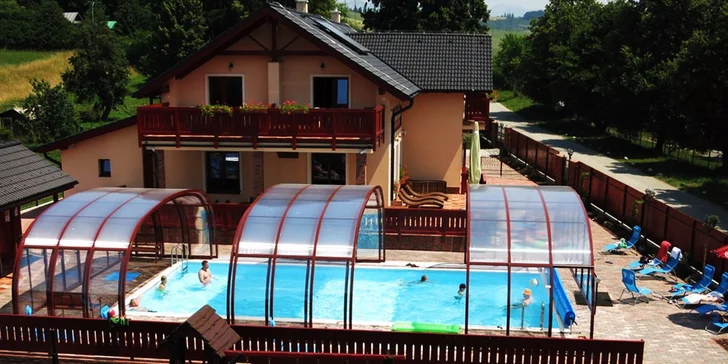 Dovolenka pri Bešeňovej v obľúbenom penzióne Motýľ*** s vyhrievaným bazénom, wellness, aktivitami a zvýhodnením pre dieťa do 12 rokov!