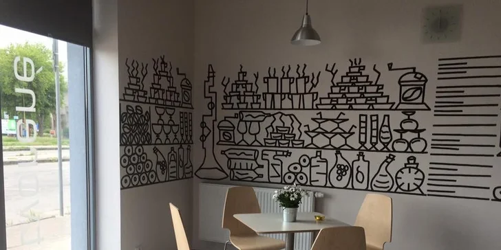 Ľadové frappé a veľký croissant s ovocným džemom!
