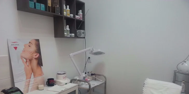 Čistenie a vyhladenie pleti ultrazvukom a galvanickým prúdom